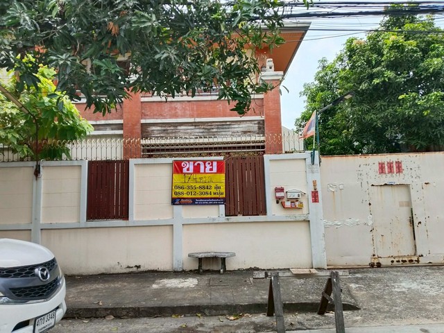 ZT910 ขายบ้านพร้อมโรงงาน ซอยวชิรธรรมสาธิต 40 เนื้อที่ 174 ตารางวากว้าง 23 เมตร ลึก 30 เมตรที่ตั้ง: ถนนสุขุมวิท 101/1 ซอยวชิรธรรมสาธิต 40ตำบลบางจาก อำเภอพระโขนง จังหวัดกรุงเทพมหานครรายละเอียดขายโรงงานพร้อม บ้านพักอาศัย 2ชั้น.ห้องนอน3 ห้องน้ำ3 จอดรถ 3คัน มีใบอนุญาติโรงงาน 4 .เดินไฟ3เฟส หรือทำโกดังและห้องพักคนงาน 5 ห้อง ห้องน้ำ 2 ห้องสถานที่ใกล้เคียงทรู ดิจิทัล พาร์ค,BTS อุดมสุข,Whizd