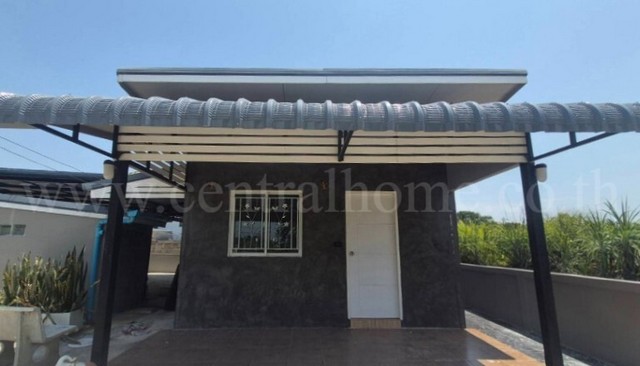 รหัสทรัพย์ N0901บ้านเดี่ยว ซอยท่าคอย 9 ท่าคอย ท่ายาง เพชรบุรี ราคาถูกที่สุดที่ตั้ง :&nbsp;ถนนเพชรเกษม ตำบลท่าคอย อำเภอท่ายาง จังหวัดเพชรบุรี 76130รายละเอียดทรัพย์&nbsp;- บ้านเดี่ยว 1 ชั้น ขนาดเนื้อที่ 65 ตารางวา พื้นที่ใช้สอย 90 ตารางเมตร- 1 ห้องนอน, 2&nbsp;ห้องน้ำ, ที่จอดรถ 6 คัน&nbsp;- ต่อเติมหลังคาลานจอดรถหน้าบ้าน,&nbsp;ติดตั้งเหล็กดัดแล้ว-&nbsp;ทิศหน้าบ้านหันทางทิศเหนือทำเล และสถานที่ใกล�