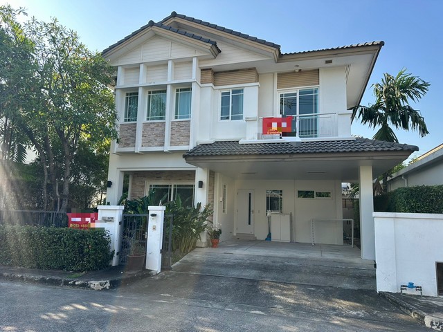 LVPU4300 ให้เช่า บ้านเดี่ยว มัณฑนา พระราม 9 – ศรีนครินทร์ Manthana Rama 9 – Srinakarin บ้านเดี่ยวสไตล์โมเดิร์นราคาเช่า : 55,000 บาท/เดือนที่ตั้ง : กรุงเทพกรีฑา ซอย7 ถ.กรุงเทพกรีฑา แขวงหัวหมาก เขตบางกะปิ กรุงเทพฯชื่อโครงการ : บ้านมัณฑนา พระราม 9 – ศรีนครินทร์รายละเอียด :- พื้นที่ใช้สอยประมาณ 180 ตร.ม. - ขนาดที่ดิน 276 ตร.ม.- 3 ห้องนอน - 3 ห้องน้ำ- พื้นที่นั่งเล่นชั้นบน สว่าง โปร่ง เหมาะสำหรับห้องพักผ่อน �