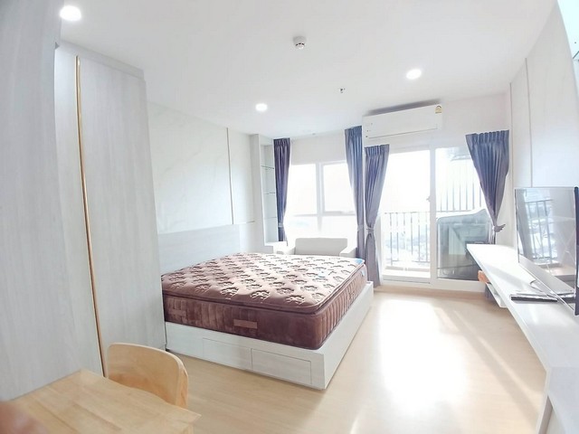 LVPU53449 ให้เช่า Supalai Veranda รามคำแหง Active Condominium พร้อมอยู่ ส่วนกลางขนาดใหญ่ ติดรถไฟฟ้าสายสีส้มราคาเช่า : 14,500 บาท/เดือน   ที่ตั้ง : ถนนรามคำแหง แขวงหัวหมาก เขตบางกะปิ กทม.ชื่อโครงการ : ศุภาลัย เวอเรนด้า รามคำแหง Supalai Veranda Ramkhamhaeng Active Condominiumรายละเอียด :- ขนาดห้อง: 30 ตร.ม. - ชั้น 32 ตึก A วิวสนามกีฬา  - บิ้วอิน- ทีวี ตู้เย็น เครื่องซักผ้า เตาไมโครเวฟ โต๊ะทำงาน เตียง โซฟา เครื่องทำน้ำอุ่นสิ่งอำนวยความสะ