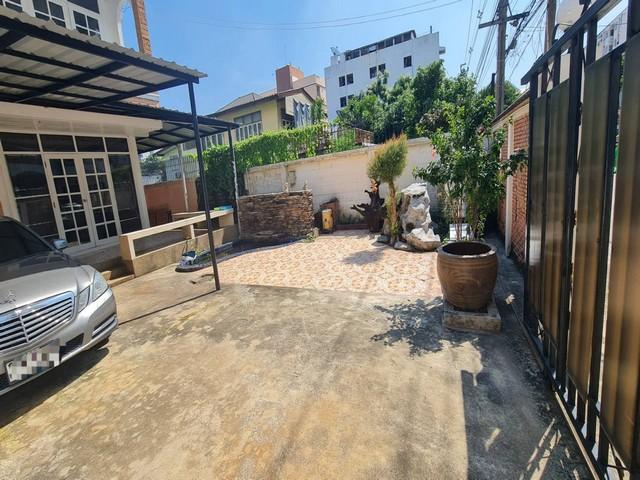 ให้เช่าบ้านเดี่ยว2ชั้น50ตร.ว.ซอยลาดพร้าว29ใกล้ศาลรัชดาใกล้MRTลาดพร้าวราคาเช่า 35,000 บาท / เดือน ( สัญญาขั้นต่ำ 1 ปี ประกัน 2 เดือน ล่วงหน้า 1 เดือน )ที่ตั้ง ถนนลาดพร้าว ซอยลาดพร้าว 29 แขวงจันทรเกษม เขตจตุจักร กรุงเทพมหานครติดต่อ : คุณภัสพงณ์ 0634098164Line : binkem22https://www.facebook.com/profile.php?id=61581484955548เนื้อที่ 50 ตารางวา พื้นที่ใช้สอย 200 ตารางเมตร จำนวน 2 ชั้น 3 ห้องนอน 2 ห้องน้ำ จอดรถ 2 คันมี 1 ห้องรับแขก 1 ห้องนั�