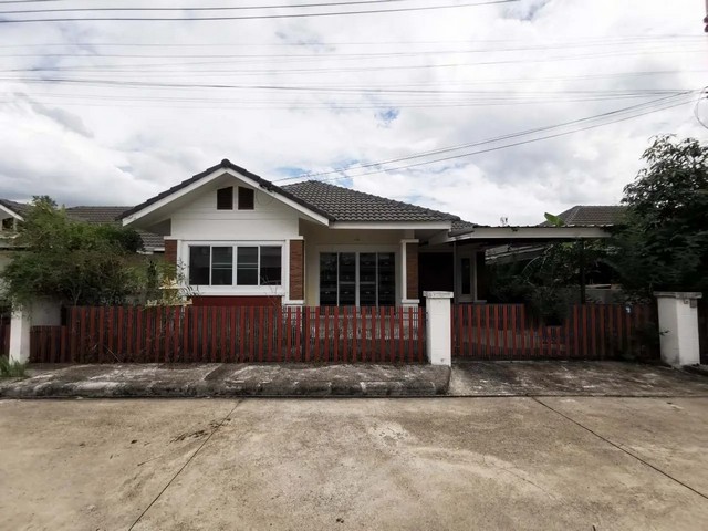   ขาย บ้านเดี่ยว/ทาวน์เฮ้าส์/คอนโด โครงการ รุ่งธนา 6 สันกำแพง ถนน บ่อสร้าง-ดอกสะเก็ต(ทล.1014) ตำบล ต้นเปา อำเภอ สันกำแพง จังหวัด เชียงใหม่  ราคาโปรโมชั่น   1,391,000   บาท    ลดจาก  2,000,000    บาท ราคาโปรโมชั่นตั้งแต่วันที่  2 มีนาคม - 31 พฤษภาคม 2569  รายละเอียดทรัพย์ -  เนื้อที่ 50.00 ตร.ว. พื้นที่ใช้สอย 107.04 ตร.ม. -  3 ห้องนอน  2 ห้องน้ำ  -  บ้านหันไปทางทิศ ตะวันออกเฉียงเหนือ  พิกัดทรัพย์ : https://maps.app.goo.gl/SFpYtAW1HexRC1NE7  ส�