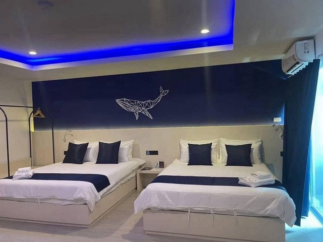 AOM 2611ขายโรงแรม ในพัทยา พร้อมใบอนุญาตโรงแรม ขายโรงแรมใจกลางถนนเทพประสิทธิ์ Pattayaให้บริการที่พักระดับ 4 ดาว โดยตั้งอยู่ในย่านหาดจอมเทียน ห่างจากหาดจอมเทียน 2.3 กม. และแต่งสวยโมเดิร์นสไตล์มีสระว่ายน้ำ  ลิฟต์ที่จอดรถบัสราคาขาย 100ล้านบาทห้องพัก 46 ห้องที่จอดรถ 20 คันมีใบอนุญาตประกอบกิจการโรงแรมติดต่อขอรูปและรายละเอียดเพิ่มเติม  สนใจนัดชมสถานที่จริงContact  TEL/LINE คุณต๋อม 0