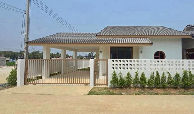 ราคา 1.99 ล้าน #โซนท่ารั้ว – #ดอยสะเก็ด บ้านเดี่ยวชั้นเดียว #สไตล์มูจิ #ขายต่ำกว่าราคาประเมิน #ใกล้เซ็นทรัลเฟสติวัล ทำเลดี ใกล้เมือง เดินทางสะดวก ของแถมจัดเต็มกว่า 10 รายการ!แบบ A – บ้านสไตล์มูจิ (Muji Style)ขนาดที่ดินเริ่มต้น 50 ตร.ว.2 ห้องนอน 2 ห้องน้ำห้องโถงกว้างห้องครัวโรงจอดรถของแถมฟรีมากกว่า 10 รายการค่าโอน / ค่าจดจำนองมิเตอร์ไฟฟ้ามิเตอร์น้ำประปาภูมิภาคเคาน์เตอร์ครั�