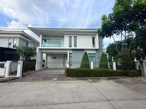 ขาย ให้เช่า บ้านเดี่ยว แปลงมุม Perfect Place  สุขุมวิท77-สุวรรณภูมิ 62.2 ตร.ว. 3 ห้องนอน 5 ห้องน้ำ ติดโรบินสัน ลาดกระบัง 10 นาทีถึงมอเตอร์เวย์และสนามบินสุวรรณภูมิ -------------------จุดเด่น: หมู่บ้านนี้มีลูกบ้านอาศัยอยู่มากถึง 95% ต้นไม้เยอะ มีที่ให้วิ่งและเดินเล่นเยอะมาก ตำแหน่งบ้านเป็นหลังมุมและหันทิศเหนือจึงมีลมเข้าตลอดทำให้บ้านไม่ร้อน สภาพบ้านเหมือนใหม่ ไม่มีทรุด เจ้าของอยู่เ�