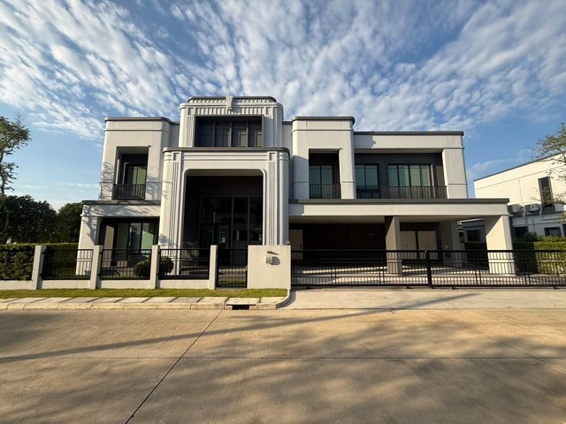 LV53461 ขาย บ้านเดี่ยว 2 ชั้น เศรษฐสิริ วงแหวน-จตุโชติ Setthasiri Wongwaen-Chatucho บ้านสไตล์ Modern Art Deco ใกล้ทางด่วนรามอินทรา-อาจณรงค์ราคาขาย : 26.9 ล้านบาท (ค่าโอน 50-50 / ค่าภาษีธุรกิจทางมี่ออกเองค่า)ที่ตั้ง : ถนนกาญจนาภิเษก แขวงสามวาตะวันตก เขตคลองสามวา กทม. 10510ชื่อโครงการ : เศรษฐสิริ วงแหวน-จตุโชติ / Setthasiri Wongwaen-Chatuchotรายละเอียด : - พื้นที่ใช้สอย: 499 ตร.ม. - ขนาดที่ดิน 1 งาน 37 ตร.ว.- จำนวน 2 ชั้น- ห้องนอน : 5 ห้องนอน 1 ห�