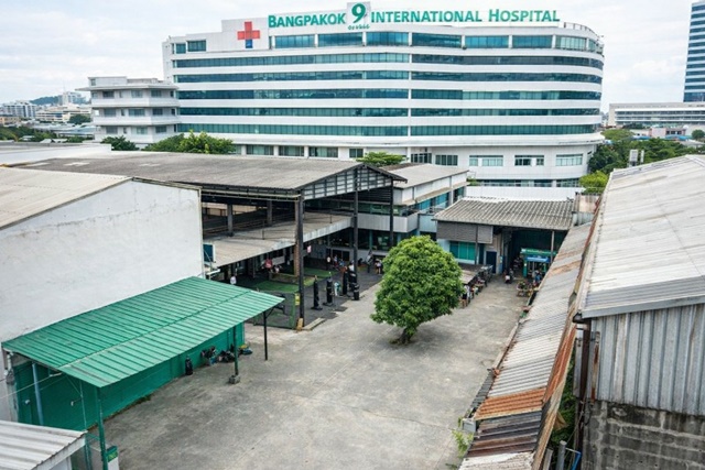 เกือบ 1ไร่ 382 ตร.ว. โกดัง 1500 ตร.ม. รพ.บางปะกอก 9 700 ม. สุขสวัสดิ์8-18 พื้นที่ให้เช่า พร้อมอาคาร 2 ชั้น 16 นอน 16 น้ำ53,998 B-M. เหมาะทำคาเฟ่ โคเวิร์กกิ้ง โลจิสติกส์ หรือสนามซ้อม รายล้อมด้วยแหล่งชุมชน ใกล้ตลาดอินดี้ ดาวคะนอง 1.9 กม. เดินทางสะดวก ทำเลเชื่อมต่อเมือง และเส้นทางหลัก พระราม 2 สุขสวัสดิ์ Almost1Rai 380 sq.wa. Warehouse 1500 sq.m.Bangpakok 9 Hospital 700 m.Suksawat 8-18 Rental space available including a 2 story building 16 bed 16 bath  price 53,998 B-M. ideal for cafe co working space logistics center or training facility surround