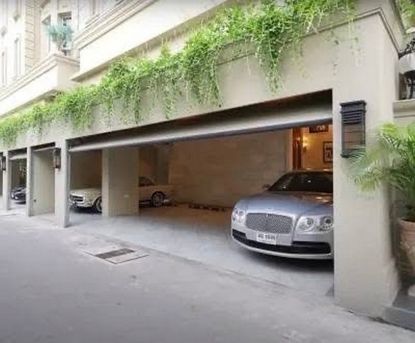 LV53456 ขาย บ้านเดี่ยว คาซ่า แกรนด์ เอกมัย – รามอินทรา Casa Grand Ekamai – Ramintraราคาขาย : 89,000,000 บาทที่ตั้ง : ซอยรามอินทรา 40 ถนนนวลจันทร์ แขวงคลองกุ่ม เขตบึงกุ่ม กรุงเทพฯ 10240ชื่อโครงการ : คาซ่า แกรนด์ เอกมัย – รามอินทรา Casa Grand  Ekamai – Ramintraรายละเอียด :- พื้นที่ใช้สอย: 846 ตร.ม. - ที่ดิน 64.5 ตร.ว.- ฟังก์ชัน: 4 ห้องนอน - 5 ห้องน้ำ (3 ชั้น + 1 ชั้นลอย)- Private Fitness: ห้องฟิตเนสส่วนตัวในบ้าน- Wellness Bathroom: ห้องน้ำ His & Her พร้อมติดตั้งระบ�