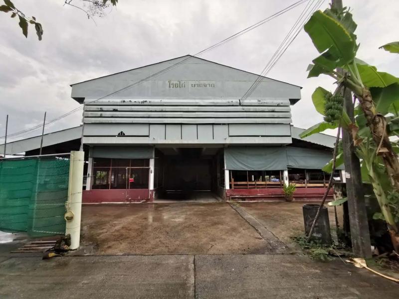    ขาย โรงงาน เชิงเนิน จังหวดระยอง ถนนบางจาก ราคาโปรโมชั่น ลดพิเศษ  ซอย บางจาก 11/1 ถนน บางจาก ตำบล เชิงเนิน อำเภอ เมืองระยอง จังหวัด ระยอง  ราคาโปรโมชั่น  11,283,000   บาท    ลดจาก  14,453,000  บาท ราคาโปรโมชั่นตั้งแต่วันที่  2 มีนาคม - 31 พฤษภาคม 2569  รายละเอียดทรัพย์ -  เนื้อที่ 850.50 ตร.ว.   พื้นที่ใช้สอย 1310.12 ตร.ม.  พิกัดทรัพย์ : https://maps.app.goo.gl/1jcnZzHMrvyS7cve8  สถานที่ใกล้เคียง   -  โรงพยาบาลระยอง  2.30 กม. -  โลตัส ระยอง -  ต�