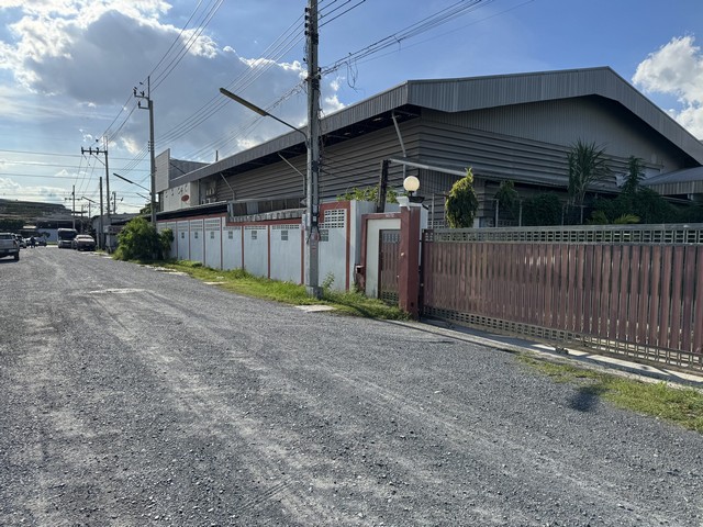 RK0890 แบ่งโกดังโรงงานให้เช่า ขนาดพื้นที่ประมาณ 960 ตรม.( 24 x 40)  และที่ดินติดกัน 330 ตรว. เทียนทะเลซอย 7 โกดัง เทียนทะเลซอย 7 ที่ตั้ง  ถ. บางขุนเทียน แขวงแสมดำ เขตบางขุนเทียน กรุงเทพมหานคร 10150ให้เช่าที่ดิน หรือ แบ่งโรงงานให้เช่า 960 ตรม.ที่ดิน ติดกันกับโกดัง 330 ตารางเมตร สถานที่ใกล้เคียงโลตัส พระราม 2โฮมโปร พระราม 2ราคาเช่าโกดัง 125บาท/ ตรม (120,000/เดือน แบ่งเช่าใด้)ราคาเช่าที่ดิน 70,000/ เ�