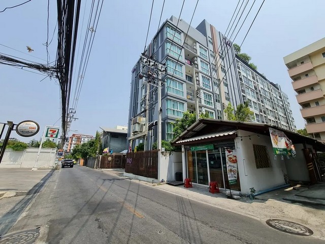   ขาย บ้านเดี่ยว/ทาวน์เฮ้าส์/คอนโด โครงการ ไวโอ แคราย 2 เมืองนนทบุรีซอย รัตนาธิเบศร์ 3 ถนน รัตนาธิเบศร์ ตำบล ตลาดขวัญ อำเภอ เมืองนนทบุรี จังหวัด นนทบุรี  ราคาโปรโมชั่น   1,372,000   บาท    ลดจาก   1,690,000   บาท ราคาโปรโมชั่นตั้งแต่วันที่  2 มีนาคม - 31 พฤษภาคม 2569  รายละเอียดทรัพย์ - พื้นที่ใช้สอย 25.95 ตร.ม.  พิกัดทรัพย์ : https://maps.app.goo.gl/pcRduw9WhpRbMLQS7  สถานที่ใกล้เคียง   -  MRT สถานีศูนย์ราชการนนทบุรี 0.50 กม. -  เซ็น