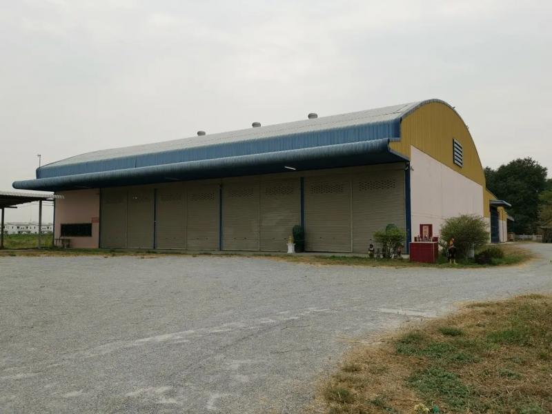    ขาย โกดัง บ้านโพธิ์ สุพรรณบุรี ถนน อู่ยา-ดอนเจดีย์ ราคาโปรโมชั่น ลดพิเศษ  ถนน อู่ยา-ดอนเจดีย์ (322) ตำบล บ้านโพธิ์ อำเภอ เมืองสุพรรณบุรี จังหวัด สุพรรณบุรี  ราคาโปรโมชั่น  12,547,000  บาท    ลดจาก 14,663,000   บาท ราคาโปรโมชั่นตั้งแต่วันที่  2 มีนาคม - 31 พฤษภาคม 2569  รายละเอียดทรัพย์ -  เนื้อที่ 1600.00 ตร.ว.  พื้นที่ใช้สอย 2144.00 ตร.ม. -  บ้านหันไปทางทิศ ตะวันออกเฉียงใต้  พิกัดทรัพย์ : https://maps.app.goo.gl/QZ2pwgYdM5vpmpAG6  ส