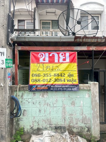 ZT916ZT916ขายด่วนทาวน์เฮ้าส์ โซนลาดกระบัง 13/8**ทาวน์เฮ้าส์ 2 ชั้น ย่านลาดกระบัง 13/8 **• ขนาดที่ดิน (ตร.วา): 21 ตารางวา• ลักษณะยูนิต: กลางแถว• จำนวนชั้น: 2• ห้องนอน: 2• ที่จอดรถ (คัน): 1• สภาพบ้าน: มือสองราคา: **2,200,000 บาท บาท**รหัสทรัพย์: **ZT916**ผังสี: **สีแดง**พิกัด: ตำบล คลองประเวศบุรีรมย์ อำเภอ แสนแสบ จังหวัด กรุงเทพมหานครจุดเด่น:- เทคโนโลยีพระจอมเกล้าเจ้าคุณทหารลาดกระบัง- หอพักกรุงเทพสุวรรณ�