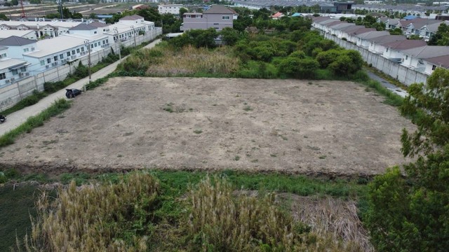 ZT911 ขายที่ดิน ใกล้เมกาบางนาเนื้อที่ 764 ตารางวา กว้าง 48 เมตร ลึก 63.5 เมตรที่ตั้ง : ตำบลบางแก้ว อำเภอบางพลี(พระโขนง) จังหวัดสมุทรปราการสถานที่ใกล้เคียง-ห้างเมกาบางนา-บุญถาวร สาขาบางนา-ไทวัสดุ สาขาบางนาขาย 76,400,000 บาท / 100,000 บาทต่อวา ติดต่อหนุ่ม 0880123084ยุ้ย 0863558842รับฝาก-ขาย บ้านที่ดิน อสังหาริมทรัพย์ทุกประเภทบริษัท เซียน พร๊อพเพอร์ตี้ จำกัด