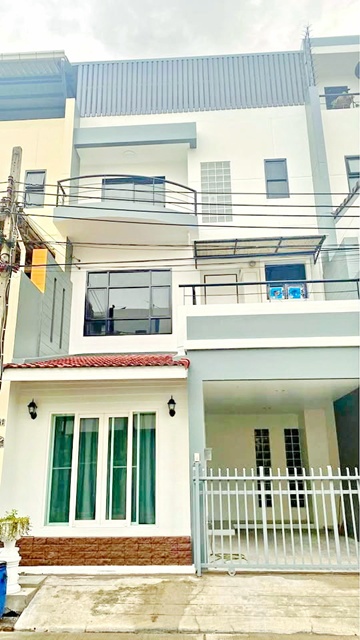 MRT ศรีลาซาล 530ม. โฮมออฟฟิศ 4 นอน 5 น้ำ 25 ตร.วา.300 ตร.ม.29,999 B-M. ฟังก์ชันครบ เหมาะกับอยู่อาศัย และทำธุรกิจ ทำเลศักยภาพย่านบางนา ลาซาล ใกล้แหล่งไลฟ์สไตล์ รร.นานาชาติบางกอกพัฒนา 1.2 กม. เดินทางสะดวก ทำเลเชื่อมต่อถนนถนนสุขุมวิท ศรีนครินทร์ ใกล้ทางด่วนบางนา MRT Srilasal 530m. 4-bed 5-bath home office near 25sq.wa. 300sq.m. usable area 29,999 B-M. Fully functional suitable for residential and business use Prime Bangna Lasalle location close to lifestyle amenities Bangkok Patana International School 1.2 km. convenient access Sukhumvit Srinakarin roads and Bangna Expresswayถ.สุขุ�