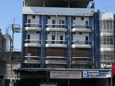 ขายด่วน อาคารพาณิชย์ 4.5 ชั้น ติด MRT ศรีด่าน ขนาด 75.7 ตร.วา  ทำเลดี เดินทางสะดวก ติดถนนใหญ่ ศรีนครินทร์ สนใจ ติดต่อ สุเมธ 061-949-8888ขายด่วน อาคารพาณิชย์ 4.5 ชั้น ติด MRT ศรีด่านที่ตั้ง :: 196,196/1 2 ถ. ศรีนครินทร์ ตำบล สำโรงเหนือ อำเภอเมืองสมุทรปราการ สมุทรปราการ 10270พิกัด :: https://maps.app.goo.gl/FH4fd5fWkhkb9nK9Aรายละเอียดทรัพย์-อาคารพาณิชย์ 4.5 ชั้น / เนื้อที่ดินขนาด 75.7 ตารางวา (ทั้งหมด 3ห้องติดกัน)-ต่อเติมเรียบร้อ�