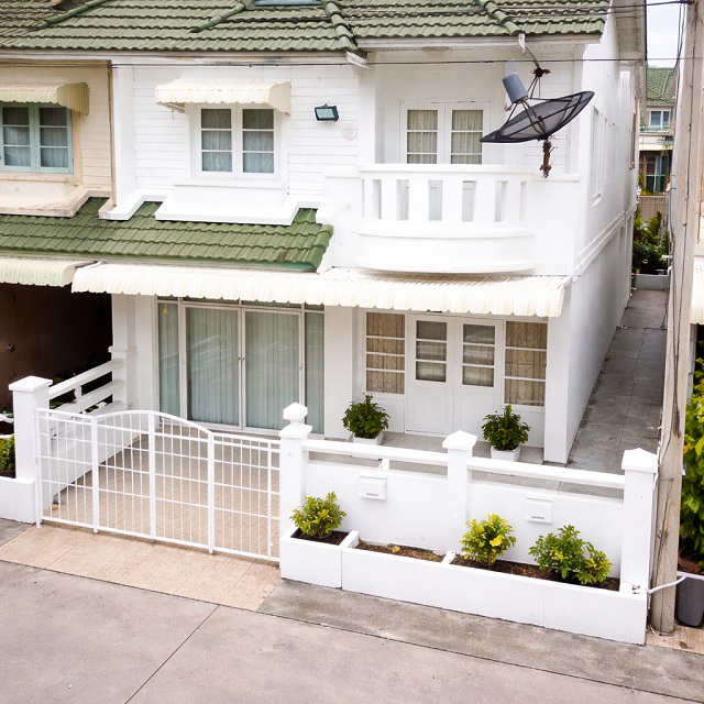 ทำเลศักยภาพย่านธัญญะ คลอง 4 สนามกอล์ฟกรุงกวีและคันทรีคลับ ธัญญะคลอง 4  ทาวน์เฮาส์ให้เช่า 2 ชั้น 3นอน 2น้ำ ใกล้บิ๊กซี รังสิต-นครนายก 700 ม. พื้นที่ใช้สอย 21 ตร.ว. 170 ตร.ม. 7,998B-M. ฟังก์ชันครบ เหมาะอยู่อาศัย  ตลาดคลอง 4 1.2 กม. ติดถนนใหญ่ เดินทางสะดวก ใกล้MRT คูคต และทางด่วนธัญบุรี ถ.รังสิต-นครนายกThanyaburi Khlong 4 Two-story townhouse for rent 3bed  Krung Kavee Golf Course & Country Club Thanya Khlong 4 2bath near Big C Rangsit Nakhon Nayok 700  usable area 21 sq.w 170 sq. 7,998B-M Fully functional suitable close to lifestyle ameni