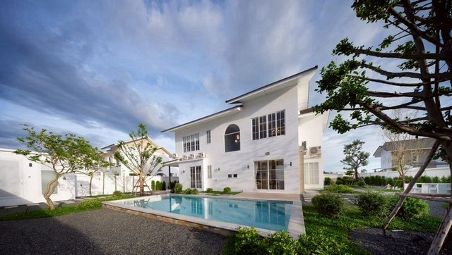 The Cassia New Phase | ราชพฤกษ์–แม่เหียะบ้านเดี่ยวสไตล์ญี่ปุ่น Type The KOJIดีไซน์อบอุ่น เรียบง่าย แต่แฝงด้วยรายละเอียดที่ลงตัว ให้ความรู้สึกสงบ เป็นส่วนตัว และน่าอยู่ในทุกมุมของบ้านโครงการพิเศษ Limited เพียง 4 ยูนิตเท่านั้นราคาเริ่มต้นเพียง 9.9 ล้านบาทรายละเอียดตัวบ้านเนื้อที่ดินเริ่มต้น 80.8 – 157 ตร.ว.พื้นที่ใช้สอย 324 – 348 ตร.ม.4 ห้องนอน 5 ห้องน้ำโซนรับแขก / นั่งเล่นขนาดกว้าง1 ครัวฝรั่ง + 1 �