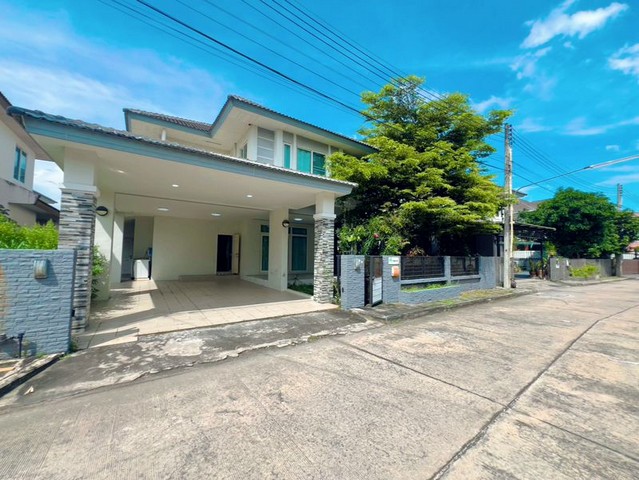 TEL:088-559 5199 คุณเอLine:https://line.me/ti/p/C0eGe0whLXขาย / ให้เช่าบ้านเดี่ยว หมู่บ้านคันทรีโฮม เลค แอนด์ พาร์คพิกัด : หนองยายบู่ อ.ศรีราชา จ.ชลบุรีราคาเช่า 35,000 บาท / เดือน (สัญญาเช่า 1 ปี)มัดจำ 2 เดือน + ค่าเช่าล่วงหน้า 1 เดือนราคาขาย 6,500,000 บาทค่าธรรมเนียมการโอนกรรมสิทธิ์ ผู้ซื้อ–ผู้ขายออกคนละครึ่งเนื้อที่ 72 ตารางวาฟังก์ชันภายในบ้าน3 ห้องนอน 3 ห้องน้ำ2 ห้องครัว1 ห้องนั่งเล่น2 ที่จอดรถหน้าบ้านหันทิ�