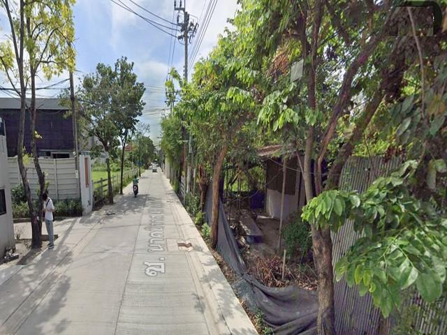 ขายที่ดิน198ตร.ว.ลาดพร้าว71นาคนิวาส48แยก14แปลงสี่เหลี่ยมใกล้สตรีวิทยา2 เหมาะสร้างบ้าน หรือสำนักงานราคาขาย 17,820,000 บาท ( ราคา 90,000 บาท / ตร.ว.)ที่ตั้ง ถนนนาคนิวาส 48 แยก 14 แขวงลาดพร้าว เขตลาดพร้าว กรุงเทพมหานคร 10230ติดต่อ : คุณภัสพงณ์ 0634098164Line : binkem22https://www.facebook.com/profile.php?id=61581484955548เนื้อที่ 198 ตารางวา หน้ากว้าง 20 เมตร ลึก 40 เมตรแปลงสี่เหลี่ยมสวย ถนนในซอยกว้างเหมาะสร้างบ้าน หรือสำนักงาน ที่สวยราคาด�