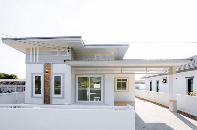 # บ้านทำเลทอง วิวดอย สงบ ติดถนน บ้านหันทิศเหนือ ลมพัดเย็นสบาย ใกล้นิคม และใกล้ 7-11 แค่ 100 เมตร อยู่ในแหล่งชุมชน ปลอดภัยสุดๆด่วน !! ราคาพิเศษ 1.98 ล้านบาท 3ห้องนอน เนื้อที่ 60 ตรว 2 ห้องน้ำ 1 ห้องโถง1 ห้องครัว **ครัวไทยหลังบ้าน** โรงจอดรถ พร้อมของแถมพร้อมเข้าอยู่ พิเศษแบบจุกๆ-โอนค่าฟรีกรรมสิทธิ์-ฟรีมิเตอร์น้ำ ฟรีมิเตอร์ไฟฟ้า-ปูสนามด้วยหินตกแต่ง รอบบริเวณบ้าน-ปั้มน้ำ + ถังเ