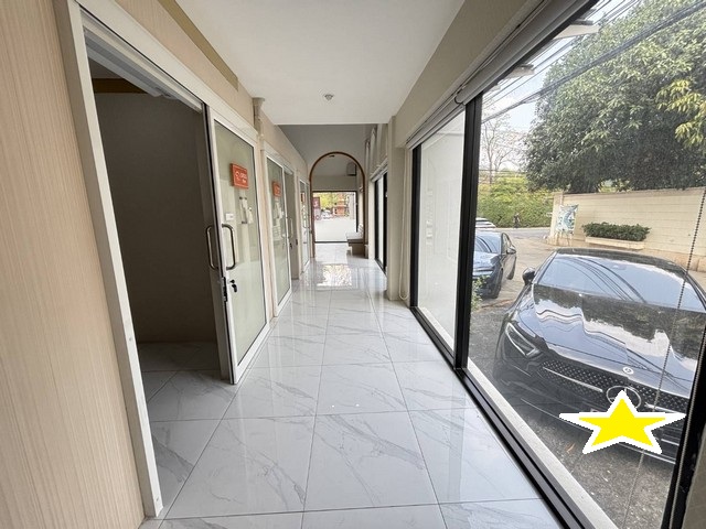 ให้เช่าอาคารพาณิชย์ 3.5 ชั้น 300 ตรม. ถนนเมน ย่านประชาชื่น ติดมหาลัยธุรกิจบัณฑิตย์ *** ราคาเช่า 65,000 บาท/เดือน   ติดต่อ:: ชยา โทร/ID Line:: 0942823961   Link Line:: https://line.me/ti/p/3xFA1An8Kcรหัส# T26-333อาคารพาณิชย์ 3.5 ชั้น ย่านถนนประชาชื่น ติดมหาลัยธุรกิจบัณฑิตย์เนื้อที่  52 ตารางวา  พื้นที่ใช้สอย 300 ตารางเมตร3 ห้องน้ำ  ที่จอดรถเฉพาะของตึก 6-7 คัน และ จอดรถริมทางได้เหมาะทำร้านอาหาร ร้านกาแฟ คลินิกสกิน คลินิกทำฟัน บร