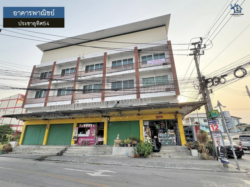 LM26-0009  อาคารพาณิชย์ 3.5 ชั้น  5คูหา ซอยประชาอุทิศ54** เข้า-ออกได้จาก ซอยประชาอุทิศ54 และซอยพุทธบูชา36โครงการ :  #อาคารพาณิชย์ 3.5 ชั้น  5คูหา ทำเล : #ประชาอุทิศ54 พื้นที่ : 101 ตร.ว.พื้นที่ใช้สอย : 1,200 ตรม, หน้ากว้าง 21 ม. ลึก 19 ม.เพียv : 17.9  ล้านบาทฟังก์ชั่น :  4 ห้องโถง 6 ห้องน้ำ 3 จอดภายใน (จอดด้านข้างได้อีก 3 คัน)ทิศ :  เหนือตั้งอยู่ที่ ประชาอุทิศ54 ซอยมิตรไมตรี พระจอมเกล้าธนบุรี บางมด ทุ่งครุสถานที�