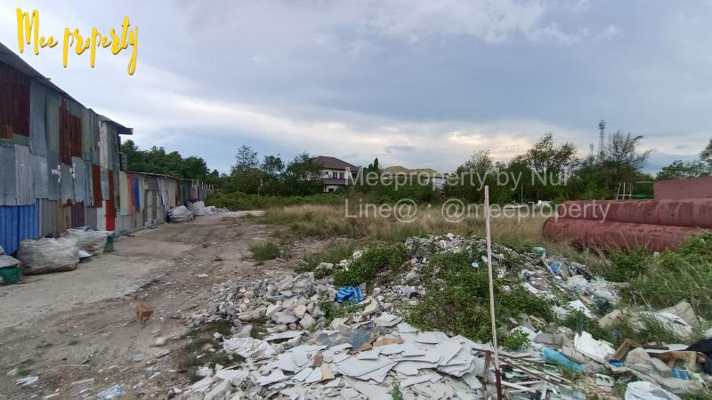 ปล่อยเช่าที่ดินเปล่า ทำเลทอง หน้าหมู่บ้าน พฤกษา วิลเลจ 7 ???? ที่ตั้ง: หน้าหมู่บ้านพฤกษา วิลเลจ 7 (ถนนเมน/ติดถนนหลัก) เหมาะสำหรับ: เปิดร้านค้า, ร้านอาหาร, คาเฟ่, คาร์แคร์, โกดังเก็บของ หรือทำธุรกิจอื่น ๆ ทำเลดี คนผ่านเยอะ ใกล้ชุมชนหมู่บ้านใหญ่ ผู้คนพักอาศัยหนาแน่น ถนนกว้าง เข้า-ออกสะดวกขนาดพื้นที่ 1 ไร่ 1 งาน 48 ตร.ว.ราคาเช่า 28,160 บาท / เดือน พิกัดที่ตั้งตำบล บ้านคลองสวน อำ