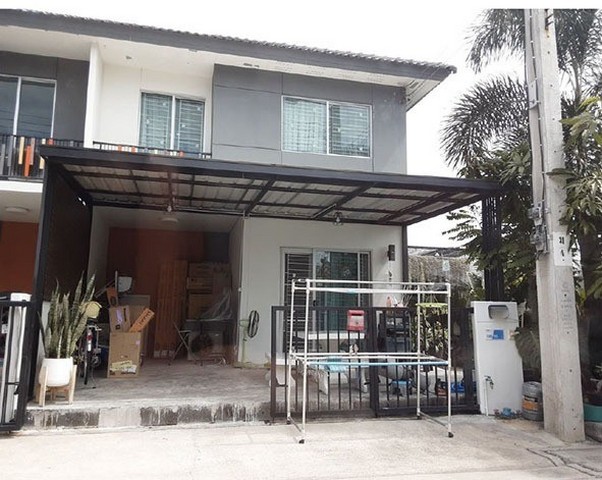   ขาย บ้านเดี่ยว/ทาวน์เฮ้าส์/คอนโด โครงการ ขาย ทาวน์เฮ้าส์  เขตหนองจอก กรุงเทพมหานคร  (เลียบวารี-มีนบุรี) แขวงกระทุ่มราย เขตหนองจอก กรุงเทพมหานคร  ราคาโปรโมชั่น  2,200,000    บาท    ลดจาก  2,420,000.00  บาท ราคาโปรโมชั่นตั้งแต่วันที่  13 มีนาคม - 31 พฤษภาคม 2569  รายละเอียดทรัพย์ -   เนื้อที่ 0-0-25.6  ตารางวา  -  1 ที่จอดรถ  -  บ้านหันไปทางทิศ ใต้  พิกัดทรัพย์ : https://maps.app.goo.gl/7WNayWoZrr6NkZYC9  สถานที่ใกล้เคียง   -  บิ๊กซี ห�