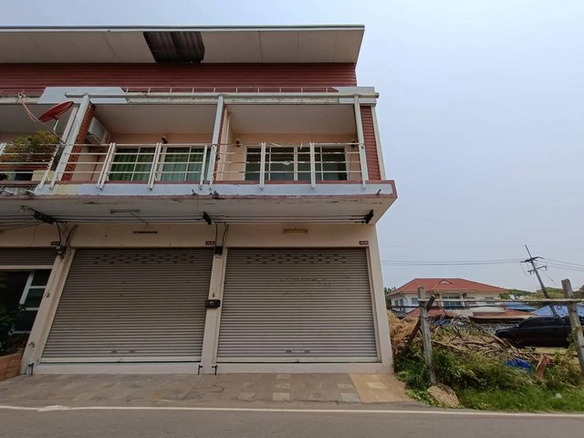   ขาย บ้านเดี่ยว/ทาวน์เฮ้าส์/คอนโด โครงการ  อาคารพาณิชย์ 4 ชั้น ศรีมารัตน์ถนน ศรีมารัตน์ ตำบล ในเมือง อำเภอ เมืองขอนแก่น จังหวัด ขอนแก่น  ราคาโปรโมชั่น   1,334,000   บาท    ลดจาก   1,600,000   บาท ราคาโปรโมชั่นตั้งแต่วันที่  2 มีนาคม - 31 พฤษภาคม 2569  รายละเอียดทรัพย์ -  เนื้อที่ 14.00 ตร.ว.  พื้นที่ใช้สอย 100 ตร.ม. -  บ้านหันไปทางทิศ ตะวันตกเฉียงใต้  พิกัดทรัพย์ : https://maps.app.goo.gl/Btdr23tXDPBV4cBk7  สถานที่ใกล้เคียง   -  โร