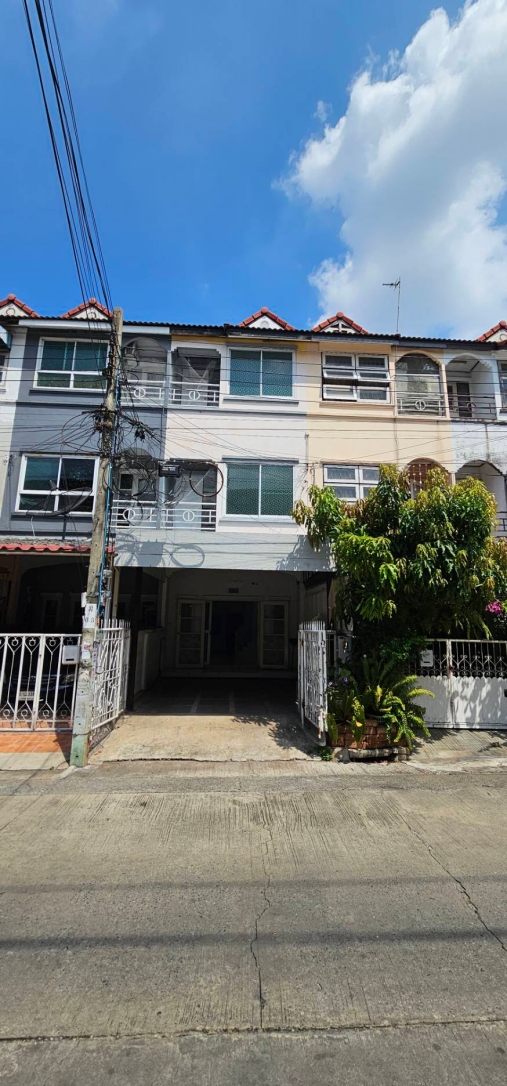 CH1166 ให้เช่าทาวน์เฮ้าส์สุภาวัลย์ ย่านหทัยราษฎร์ 3 ชั้น 4 นอน บ้านเปล่า พร้อมเช่าราคาเช่า 8,000 บาทต่อเดือน บ้านเปล่านะครับบ้านเช่าหทัยราษฎร์(at)หมู่บ้านสุภาวัลย์ทาวน์โฮม (3) ชั้น (4) นอน (2) น้ำหฤทัยราษฎร์ ซอย (6)ปากซอยมี 7-11 ปั้มน้ำมัน ใกล้ รร.โชคชัยค่าเช่าเดือนละ 8,000 บาท ติดต่อ : คุณชาญ 094-569-5997Line : chabubarที่ตั้ง  ถนนหทัยราษฎร์ (ช่วงซอยหทัยราษฎร์ 6 หรือซอย 54) แขวงบางชัน เขตคลองสามวา กรุง�