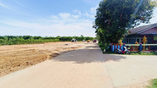 ที่ถมแล้ว ติดถ.คอนกรีต ใกล้ถนน4เลน (เฉลี่ย6.9แสนต่อไร่) อ.คูเมือง จ.บุรีรัมย์ 086-301-6161   #ที่ดินถมแล้ว ติดถนนคอนกรีตห่างถนน 4 เลนเเส้นคูเมือง-พุทไธสงพียง 350 เมตร พิกัดที่ดิน ต.หนองขมาร อ.คูเมือง จ.บุรีรัมย์อยู่ในเขตเทศบาลอำเภอคูเมือง บุรีรัมย์ แบ่งขาย 5 แปลง  (ราคาเฉลี่ยไร่ละ 690,000.บาทเท่านั้น)สอบถาม/นัดเยี่ยมชม T.วรุณรัตน์ 086-301-6161   o86-3ol-6l6l**แปลง A, B, C, D   แปลงละ 1 ไร่ 1 งาน (หรือ500ตรว)  #ราคาแ�