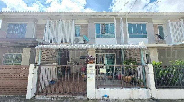 รหัสทรัพย์ : 6453ทาวน์เฮ้าส์ พฤกษา วิลล์ 66/1 บางนา - หนามแดง ราคาถูกที่ตั้ง:&nbsp;ถนนบัวนครินทร์ ตำบลบางแก้ว อำเภอบางพลี จังหวัดสมุทรปราการ 10540รายละเอียดทรัพย์- ทาวน์เฮ้าส์ 2 ชั้น เนื้อที่ 18.7&nbsp;ตารางวา พื้นที่ใช้สอย 95&nbsp;ตารางเมตร&nbsp;- 3&nbsp;ห้องนอน, 2 ห้องน้ำ, 1 ห้องรับแขก, 1 ห้องครัว, 1 ที่จอดรถ- เหล็กดัด, มุ้งลวด, ปั๊มน้ำ+แทงค์น้ำ 1 ชุด- ต่อเติมโรงจอดรถ, ครัวไทยด้านหลัง- หน้าบ้านหันหน้า