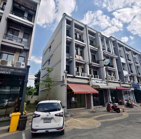 LV53472 ให้เช่า อาคารพาณิชย์ 4 ชั้น โครงการ รีเจ้นท์สตรีท รามอินทรา 109 ทำเลยดี มีที่จอดรถ ราคาเช่า : 25,000 บาทเดือน ที่ตั้ง : ซอยรามอินทรา 109 (พระยาสุเรนท์) แขวงคลองสามวา เขตบางชัน กทม. 10510ชื่อโครงการ : เดอะรีเจนท์ สตรีท ลอนดอน รามอินทรา 109 The Regent Street London Ramintra 109รายละเอียด :- พื้นที่ใช้สอยกว่า 230 ตร.ม.-  2 ห้องนอน - 2 ห้องประชุม - 1 ห้องรับแขก - 4 ห้องน้ำ- แอร์ 5 ตัวสิ่งอำนวยความสะดวก : - หอนาฬิกา Bigben- สวน