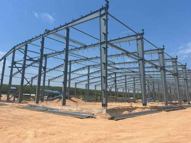 RK0893 เปิดจองโกดังใหม่ให้เช่า 3600ตรม. -5,600 ตรม. พื้นที่สีม่วงลาย อ. นิคมพัฒนา จ.ระยอง ซ.13 ระหว่าง สาย15 และสาย 19 โกดัง อ. นิคมพัฒนา ซ.13 ที่ตั้ง ซอย 13ตำบล พนานิคม อำเภอนิคมพัฒนา ระยอง 21180-พื้นที่สีม่วงลาย-ห่าง WHA36 BYD 1 km:มี 5โกดัง.หลังที่1  5300ตรม.หลังที่2 5300ตรม .หลังที่3 :3600ตรม. หลังที่4：3600ตรม.หลังที่5 :3500 ตรม.-ค่าเช่า 150 บาท/ตรม.Warehouse, Nikhom Pattana District, Soi 13Location: Soi 13, Phan Nikhom Subdistrict, Nikhom Pattana District, Rayong 21180-Purple zone (striped)-1 km from WHA36 BYD-5 warehouses available:Wareho