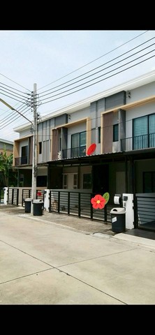 AOM 2620 คอนเนค พัฒนาการ38ให้เช่า27,500 บาท พร้อมวันที่4-4-2026มี2ชั้น 3ห้องนอน 2ห้องนำ้มีเฟอร์ครบตามภาพแอร์4 เครื่องตู้เย็น เครื่องซักผ้า ครัวไทยตามภาพครัวบิ้วในบ้านบ้านหน้าสวน เงียบสงบ จอดรถ 2คัน ใกล้ พัฒนาการ44ใกล้ ซีคอนสแควใกล้ รถไฟฟ้าสายสีเหลืองใกล้ แอร์พอตลิ้งหัวหมากใกล้ รถไฟใกล้ถนนศรีนครินทร์ทะลุ ออกได้ ทางอ่อนนุช39  ศรีนครินทร์24 พัฒนาการ 32,38,44ติดต่อขอรูปและรายละเอ