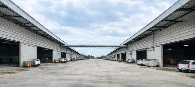 นวลจันทร์ โกดังพร้อมออฟฟิศ 1 นอน 2 น้ำ รถเทรลเลอร์40ฟุต MRTรามอินทรา กม.6 900ม.พื้นที่ 145 ตร.ว. 580 ตร.ม. 86,999 B-M.ใกล้แฟชั่น 2.5กม.ทำเลศักยภาพ เหมาะคลังสินค้า โลจิสติกส์ และธุรกิจ เกษตรนวมินทร์ เดินทางสะดวก รองรับการใช้งานทั้งคลังสินค้า และสำนักงาน เข้า-ออกได้สะดวก ใกล้เลียบด่วนเอกมัย รามอินทรา Nuanchan Near Eakamai Ramintra Expressway. Warehouse with office space 1 bed 2 bath near MRT Ramintra Km. 6 900m.  145sq.wa. 580sq.m. rent 86,999B-M suitable for warehousing and office use trailer truck access 2.5 km. from Fashion