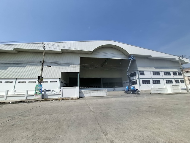 BST1049 ให้เช่าโกดังหรือโรงงาน พื้นที่สีม่วง บางนา-ตราด กม.23 ซอยวัดบัวรอง บางเสาธง สมุทรปราการ เหมาะสำหรับคลังสินค้า โรงงาน และศูนย์กระจายสินค้าติดต่อAgent คุณบัวโทร 0936464597Line Bua093ราคาเช่า135 – 150 บาทต่อ ตารางเมตรรายละเอียดทรัพย์โกดังหรือโรงงานขนาดใหญ่ตั้งอยู่ในพื้นที่อุตสาหกรรมโซนสีม่วง ย่านบางนา-ตราด กม.23 ซอยวัดบัวรอง อำเภอบางเสาธง จังหวัดสมุทรปราการ ทำเลเหมาะสำหรั�