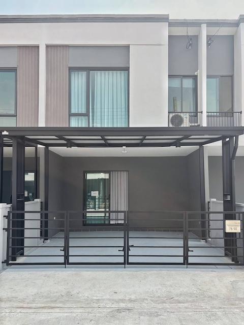 ให้เช่า ทาวน์เฮ้าส์ 2 ชั้น โครงการ Pleno สุขุมวิท-บางนา 3 ใกล้ Mega Bangna 3 ห้องนอน เฟอร์ครบติดต่อ Agent คุณบัว (Bua)Tel: 093-646-4597LINE ID: Bua09338,000 บาทต่อเดือนรายละเอียดทรัพย์ให้เช่าทาวน์เฮ้าส์ 2 ชั้น โครงการ Pleno สุขุมวิท บางนา 3 บ้านใหม่ พร้อมเข้าอยู่ ทำเลศักยภาพ เพียง 5 นาทีจาก Mega Bangna และ IKEA ใต้ทางด่วนวงแหวนกาญจนาภิเษก เหมาะสำหรับครอบครัวที่ทำงานย่านบางนา ศรีนครินทร์ หรือสนามบินสุวรรณภูมิค่าเช่า