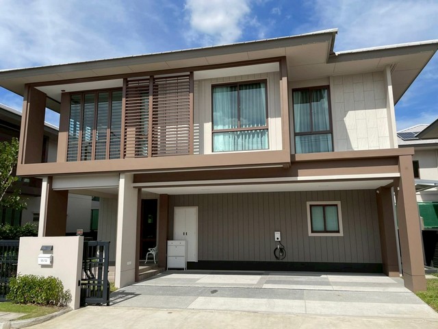 LV53479 ให้เช่า บ้านเดี่ยว บุราสิริ กรุงเทพกรีฑา Burasiri Krungthepkreetha บ้านใหม่ พร้อมเข้าอยู่ ติดกับโรงเรียนนานาชาติ Brightonราคาเช่า : 160,000 บาท/เดือนที่ตั้ง : ซอยประชาร่วมใจ(ซ.กรุงเทพกรีฑา 15/1) ถ.ศรีนครินทร์-ร่มเกล้า แขวงหัวหมาก เขตบางกะปิ กทม. 10240ชื่อโครงการ : บุราสิริ กรุงเทพกรีฑา / Burasiri Krungthepkreethaรายละเอียด : - ขนาด 70 ตร.ว. - พื้นที่ใช้สอย 238 ตร.ม. - 4 ห้องนอน - 4 ห้องน้ำ - จอดรถได้ 3 คัน  - เฟอร์นิเจอร์และเค�