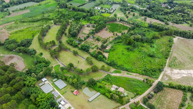 ที่ดินแปลงใหญ่ 98 ไร่ เขาค้อ เฟส 5 Paradise โอกาสครอบครองที่ดินผืนใหญ่ ในสวิตเซอร์แลนด์เมืองไทยทำเล: ตำบลแคมป์สน อำเภอเขาค้อ จังหวัดเพชรบูรณ์(โฉนดพร้อมโอน อยู่ในเขตเทศบาล)นี่คือที่ดินขนาดใหญ่กว่า 98 ไร่เฟส 5 “พาราไดซ์” เขาค้อหนึ่งในทำเลที่กำลังเติบโตที่สุดของเขาค้อในวันนี้ทำไมแปลงนี้ถึงน่าสนใจ- ที่ดินผืนใหญ่ เหมาะสำหรับพัฒนาโครงการ- วิวธรรมชาติ เขา-หมอก-อากาศ�