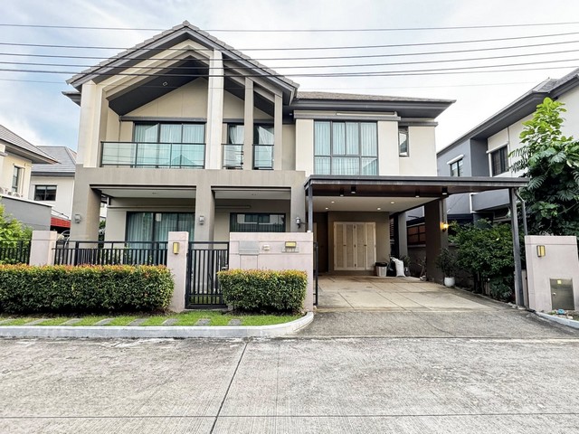 ให้เช่าบ้านหรู 247 ตร.ม. 4 ห้องนอน บางกอก บูเลอวาร์ด พระราม 9 – ศรีนครินทร์ Bangkok Boulevard Rama 9-Srinakarin ถนนกรุงเทพกรีฑา*** ราคาเช่าลดเหลือ 100,000 บาท/เดือน  ติดต่อ:: ชยา โทร/ID Line:: 0942823961   Link Line:: https://line.me/ti/p/3xFA1An8Kcรหัส# T26-343บ้านหรู 2 ชั้น บางกอก บูเลอวาร์ด พระราม 9 – ศรีนครินทร์ ถนนกรุงเทพกรีฑา• ขนาดที่ดิน 53.39 ตร.ว.• พื้นที่ใช้สอย 247 ตร.ม.• 4 ห้องนอน• 4 ห้องน้ำ• 2 ที่จอดรถ• เฟอร์ครบ Built-in + ลอยตัว• เครื่องใช้ไฟฟ้าครบ / แอร