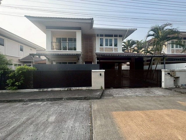 ขายบ้านเดี่ยว อรสิริน 6 วงแหวนรอบ 3 ทำเลศักยภาพ ใกล้เมืองเชียงใหม่โอกาสสำหรับผู้ที่มองหาบ้านในโครงการคุณภาพ ทำเลดี ใกล้เมือง เหมาะทั้งอยู่อาศัยและลงทุนปล่อยเช่ารายละเอียดบ้านพื้นที่ใช้สอย 197 ตร.ม.ขนาดที่ดิน 56 ตร.ว.4 ห้องนอน3 ห้องน้ำ1 ห้องพระ1 ห้องรับแขก2 ห้องครัวที่จอดรถ 2 คันจุดเด่นทำเลติดถนนวงแหวนรอบ 3 เข้าเมืองสะดวกบ้านขนาดใหญ่ ฟังก์ชันครบ เหมาะสำหรับครอ�