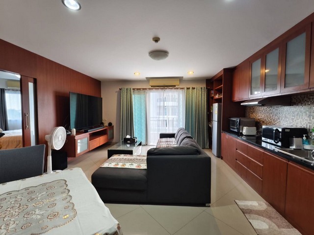 ให้เช่าคอนโด ระยะสั้น 3 เดือน ในโครงการ แกรนด์สิริธารา เชียงใหม่บรรยากาศเงียบสงบ เป็นส่วนตัว ให้ความรู้สึก เหมือนพักในโรงแรม ราคาเพียง 18,000 บาท / เดือนขนาดห้องพื้นที่ 54 ตารางเมตรห้องกว้าง อยู่สบาย เหมาะทั้งพักผ่อนและทำงาน จุดเด่นโครงการ สระว่ายน้ำขนาดใหญ่ ฟิตเนสครบครัน บรรยากาศร่มรื่น เงียบสงบ ฟีลเหมือนอยู่รีสอร์ท / โรงแรม สถานที่ใกล้เคียงสำคัญมหาวิทยาล�