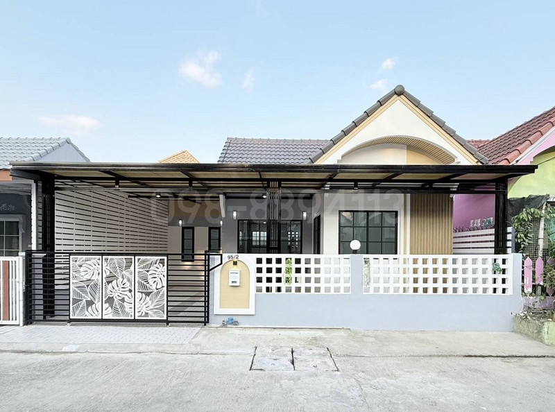 ม.นันทวัน 4 ซ.เลียบวารี 53 แขวงโคกแฝด เขตหนองจอก กทม.ต้นซอย เข้าซอย 100 เมตร** รายละเอียด **- บ้านแฝด 1 ชั้น - เนื้อที่ 27.6 ตรว.- 3 ห้องนอน- 2 ห้องน้ำ- 1 ห้องครัว- 1 ห้องโถง- จอดรถได้ 1-2 คันการตกแต่ง- ปูกระเบื้องใหม่ทั้งหลัง- ทาสีกึ่งเงา ลงรองพื้น ทั้งถายนอกภายใน ทาสีหลังคา TOA- หน้าต่างเปลี่ยนใหม่ทั้งหมดเป็นอลูมิเนียม- ตกแต่งใหม่วัสดุสวยงามทนทาน- ประตูบ้านอลูมิเนียมสีขาวลายฟัก- สุข�