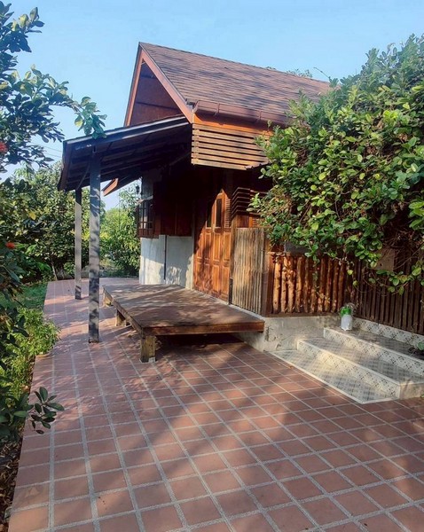 สนใจมาเที่ยวชมโทร ติดต่อ นกได้หลายช่องทางนะคะโทร. 061-494-9665โทร. 063-635-5651 (เบอร์นี้ไลน์เต็มค่ะ)ไลน์ไอดี : @nyland789(ไลน์คลิ๊กแล้วทักมาได้เลยค่ะ) https://lin.ee/R8sP0rj____________________________บ้านสวนติดแม่น้ำบางปลากด ใกล้ มศว.องครักษ์2 ไร่ 3 งาน 55 ตรว. 5.7 ล้านต.บางปลากด อ.องครักษ์ จ.นครนายกโฉนดครุฑแดง พร้อมโอนบ้านเลขที่ 124 ประตูบ้านเซี้ยมเป็นไม้สัก2 ห้องนอน 2 ห้องน้ำ (แยกห้องอาบน้ำกับสุขา)1 ห้องโถง 1 ครัวนอก 1 ที�