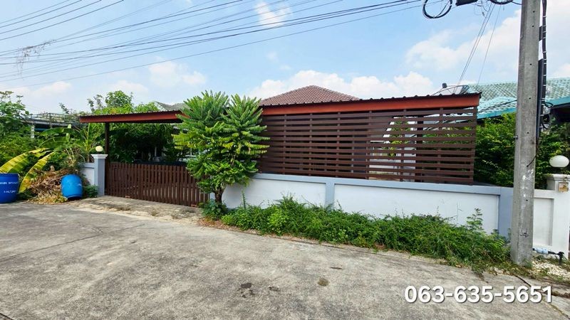 สนใจมาเที่ยวชมโทร ติดต่อ นกได้หลายช่องทางนะคะโทร. 061-494-9665โทร. 063-635-5651 (เบอร์นี้ไลน์เต็มค่ะ)ไลน์ไอดี : @nyland789(ไลน์คลิ๊กแล้วทักมาได้เลยค่ะ) https://lin.ee/R8sP0rj____________________________บ้านเดี่ยว ใกล้ แยก จปร.โครงการภูชะโงก 60 ตรว. 2.4 ล้านต.พรหมณี อ.เมืองนครนายก จ.นครนายก ตัวบ้านหันทิศใต้ บ้านเลขที่ 111/26พื้นที่ใช้สอยรวมลานจอดรถในร่มประมาณ 200 ตรม.2 ห้องนอน 2 ห้องน้ำ 1 ห้องโถง 1 เคาท์เตอร์ครัว แถมแอร์ 1 เครื่อ