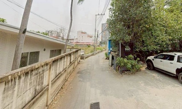 ขายด่วน 5.5 ล้าน หอพักทำเลทอง #ช่างเคี่ยน #ใกล้มช. – เหมาะลงทุน ปล่อยเช่าง่าย ที่ดิน 60 ตร.วาอาคารหอพัก 2 หลังหลังที่ 1 : อาคารชั้นเดียว 2 ห้องหลังที่ 2 : อาคาร 2 ชั้น 4 ห้องห้องน้ำในตัวทุกห้อง สะดวก น่าอยู่ ผู้เช่าชอบทำเลศักยภาพ ใจกลางช่างเคี่ยนใกล้แหล่งการศึกษา แหล่งไลฟ์สไตล์ ความต้องการเช่าสูงสถานที่ใกล้เคียงมหาวิทยาลัยเชียงใหม่มหาวิทยาลัยเทคโนโลยีราชมงคลล้านน�