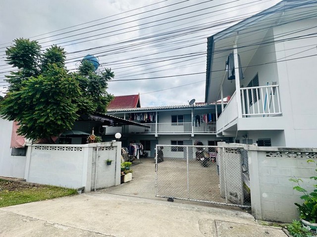 #ผู้เช่าเต็มทุกห้อง ขาย 5 ล้าน 99 ตรว. หอพัก 2 ชั้น 15 ห้อง #รีโนเวทใหม่ทั้งหมด ทำเลทอง #อำเภอเมือง #ใกล้แยกดอนจั่น #รับรายได้หอพัก 32,000 บาท/เดือน ตอบโจทย์นักลงทุนที่ต้องการรายได้มั่นคง หอพัก 2 ชั้น มีทั้งหมด 15 ห้อง   เนื้อที่ 99 ตารางวา เฟอร์นิเจอร์ภายในจัดเต็ม พร้อมเครื่องปรับอากาศใหม่ทุกห้อง!รายละเอียดห้องพักห้องพัก 9 ห้อง ราคา 2,400 บาทห้องพัก 6 ห้อง ราคา 2,100 บาทรายได้หอพัก 