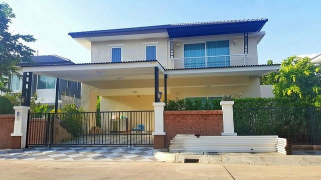 คุ้มสุดๆ ขายเพียง 5.9 ล้าน 86 ตรว. #วรารมย์เจริญเมือง บ้านเดี่ยว 2 ชั้น หลังใหญ่ ต่อเติมครบ บ้านสวย พร้อมอยู่ ทำเลดี ใกล้เมืองเชียงใหม่ ฟังก์ชันครบ #ใกล้แยกหลุยส์ เดินทางสะดวก #เหมาะทั้งอยู่อาศัยและลงทุนรายละเอียดบ้านที่ดิน 86 ตร.ว.พื้นที่ใช้สอย 260 ตร.ม.3 ห้องนอน | 4 ห้องน้ำ1 ห้องทำงาน (ปรับเป็นห้องนอนได้)ต่อเติมครัวหลังบ้านเรียบร้อยโรงจอดรถ 2 คันราคาเพียง 5.9 ล้านบาทค่า�